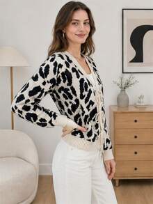 Wixra Jaket Sweater Pendek Wanita Motif Leopard Leher V dengan Ikatan di Depan - Aprikot - View 4