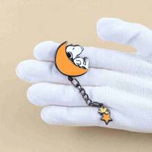 1件 2026新款 Snoopy 月亮胸針，趣味休閒配件，適合服飾與鉛筆盒裝飾，小巧獨特，送給親友的驚喜禮物（隨機款式） - 彩色 - 查看 3