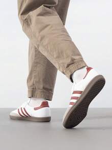 Adidas Originals 男女款低筒經典滑板鞋 SAMBA OG，輕量透氣舒適運動休閒鞋 JH8798 - 白/紅 - 查看 5