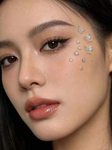 2/1pc Aurora Butterfly Face Stickers, 3D Translucent Butterfly Stickers, Multi-Size Round Rhinestones, Self-Adhesive Backing, Easy And Firm Application. Rainbow Butterfly Wings Reflect Delicate Sparkle, Asymmetrical Rhinestone Arrangement, Suitable For Eyes, Cheekbones And Brow Bone To Create Dreamy Makeup. Perfect For Hanfu Makeup And Stage Performance - Multicolor - View 5