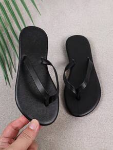 Black Solid Color Kids Flip Flop Sandals, Minimalist Thin Strap Flat Sole, Daily Indoor/Outdoor Wear, Girls Slip-On Flip Flops - Black - View 3