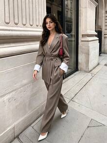Bộ blazer tay dài phối thắt lưng, túi, ve áo hai hàng cúc, lót tương phản màu trơn và quần ống rộng thời trang công sở thu đông cho nữ - Màu Khaki - Xem 4