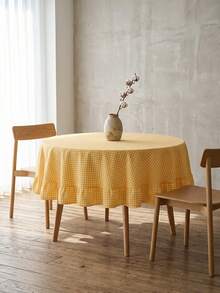 1 chiếc khăn trải bàn tròn 2 lớp bèo nhún họa tiết kẻ caro vàng trắng, phong cách tự nhiên tươi mới, chi tiết xếp ly trang trí, khăn trải bàn tròn ngoài trời đa năng phù hợp cho sân hiên và không gian ăn uống tự nhiên - Màu vàng - Xem 9