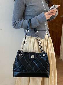 Tas Tote Rantai Quilted Hitam untuk Wanita, Tas Komuter Kapasitas Besar Terbaru, Tas Selempang Bahu dengan Gesper Kunci Vintage - Hitam - View 11