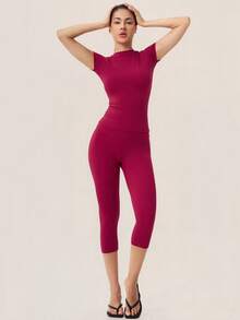 TimeOff Women's One Set Solid Color Small Round Neck Short Sleeve Fitted Butt-Lifting Mid-Length Shorts Sports Outfit - Red - View 9