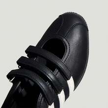 Adidas Sepatu lari wanita model baru dengan bagian atas berbahan jala yang bernapas, ringan, dan menyerap guncangan. - Hitam dan Putih - View 7
