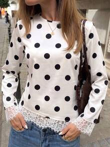 Top corto de manga larga con lunares blancos y negros para mujer de Vellofy, cuello redondo, detalle de encaje, elegante para la vuelta a la escuela, citas y fiestas - Blanco - Ver 1