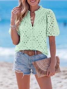 PRETTYGARDEN Women's Summer Clothes Tops Fashion Casual Short Sleeve V Neck Buttons Hollow Eyelet Lace Embroidered Blouses Shirts Festival  Beach Vacation - 淺綠色 - 查看 1