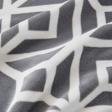 Grey And White Geometric Flannel Blanket, Soft Lightweight Microfiber Throw For Bed, Sofa And Travel, Available In 130x160cm, 160x220cm And 220x240cm - Grey - View 7