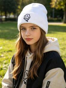 2 Peças Conjunto de Gorro Bordado Minimalista para Mulheres e Homens, Gorro de Malha com Gráfico de Desenho Animado Fofo, Gorro Quente Casual de Streetwear, Presente Combinado para Casais - Multicolorido - Visão 7