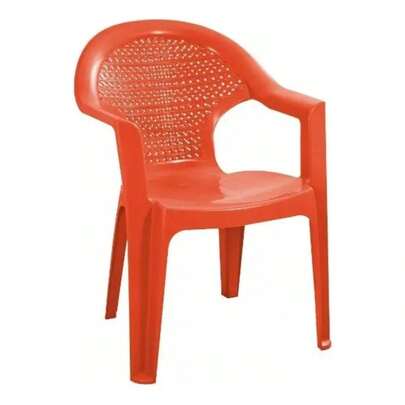 Silla apilable de polipropileno estilo moderno, diseño práctico y resistente para playa, terraza, jardín, patio, comedor y espacios interiores, estructura estable para uso diario, asiento cómodo y respaldo que brindan mayor comodidad al sentarse, formato apilable que facilita guardar varias sillas sin ocupar demas