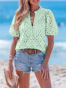 PRETTYGARDEN Women's Summer Clothes Tops Fashion Casual Short Sleeve V Neck Buttons Hollow Eyelet Lace Embroidered Blouses Shirts Festival  Beach Vacation - 淺綠色 - 查看 4