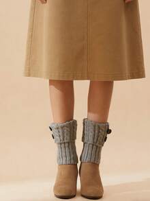 1 Pasang Penghangat Kaki Model Boot Rajut Lipat dengan Kancing - Grey - View 6