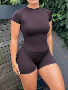 NOIRLYN 女款秋冬酒紅色運動兩件式修身圓領短袖上衣搭配高腰提臀短褲套裝，適合瑜伽 - 紫色 - 查看 7