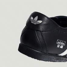 Adidas Sepatu lari wanita model baru dengan bagian atas berbahan jala yang bernapas, ringan, dan menyerap guncangan. - Hitam dan Putih - View 9