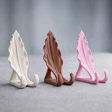 Creative Leaf-Shaped Phone Stand, Desktop Phone Support Holder, Slouchy Phone & Tablet Stand, Sturdy And Durable, Suitable For Bedroom And Living Room Desktop Placement - Leaf - View 5