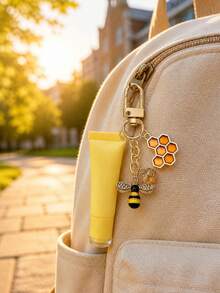 Lindo llavero de tubo de brillo labial con abeja y panal de strass, colgante de abeja de esmalte amarillo dulce para bolso, llavero de coche de moda, accesorio de bolso exquisito, fácil de usar, regalo perfecto para niñas y mujeres, recuerdo de boda práctico y elegante, regalo de fiesta, regalo de cumpleaños, regalo del Día del Maestro, regalo de vuelta a la escuela, artículo práctico esencial para el desplazamiento diario, la escuela y los viajes - Multicolor - Ver 4