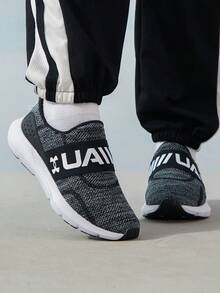 Under Armour 女款 UA W Surge 3 一腳蹬跑步鞋，輕量舒適透氣緩震運動休閒鞋 3026507-001 - 黑色/灰色 - 查看 1