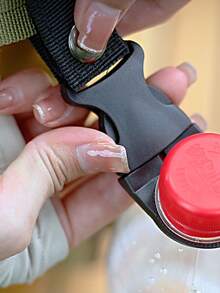 1/3pcs Outdoor Portable Hiking Carabiner Water Bottle Quick Clip Hook Multi-Function Mineral Water Bottle Carrier Durable Nylon Plastic Camping Backpack Accessories Travel Hydration Gear Kit - Black - View 3