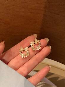 1 Pasang Anting Tusuk Minimalis Elegan Berkilau Berlian Imitasi Mutiara Bunga Kecil Gaya Baru Peri Kupu-kupu Indah Gaya Keren untuk Anak Perempuan Perhiasan Fashion - MultiWarna - View 4