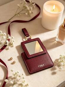 Chloé Gương cầm tay vuông gấp gọn bằng da nhân tạo vân hạt màu đỏ rượu vang, logo CHLOE dập nổi màu vàng, gương trang điểm di động có dây treo, quà tặng làm đẹp sang trọng cho nữ CHLOE-GIFT-22 - Màu nâu  Mocha - Xem 4