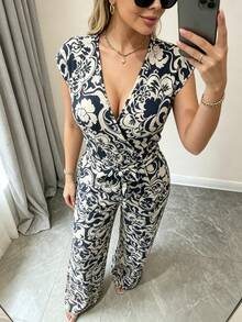 Jumpsuit de estampado vintage con cuello en V y cintura ajustada con cordón, corte wide leg fluido y favorecedor, perfecto para looks de verano y ocasiones especiales - azul real - Ver 3
