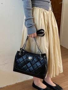 Tas Tote Rantai Quilted Hitam untuk Wanita, Tas Komuter Kapasitas Besar Terbaru, Tas Selempang Bahu dengan Gesper Kunci Vintage - Hitam - View 3
