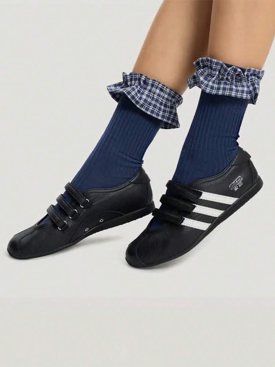 Adidas Sepatu lari wanita model baru dengan bagian atas berbahan jala yang bernapas, ringan, dan menyerap guncangan. - Hitam dan Putih - View 1