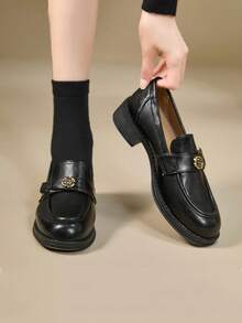 1 Pair Vintage Ruched Gold Coin Buckle Loafers Women's British Style Chunky Heel Leather Shoes Autumn Versatile Commute Slip-On Shoes - Black - View 1