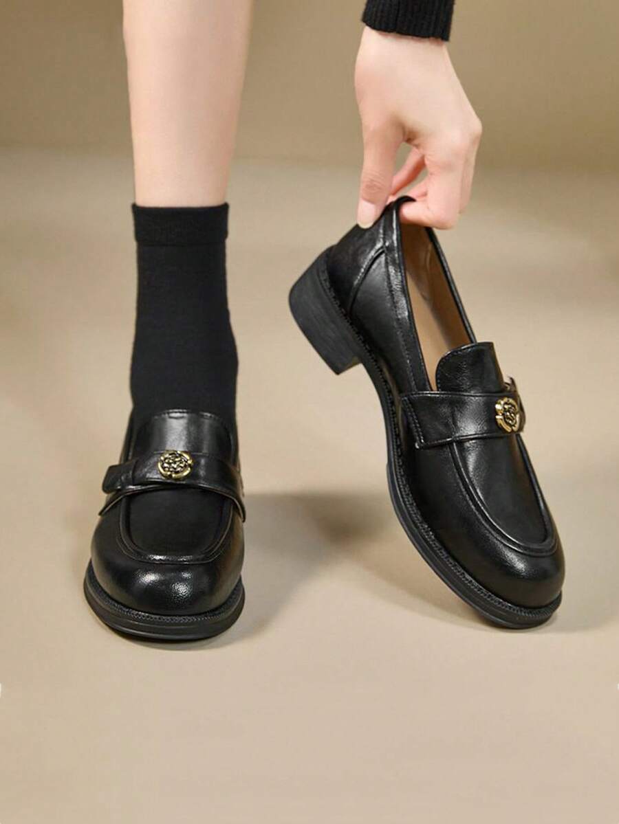1 Pair Vintage Ruched Gold Coin Buckle Loafers Women's British Style Chunky Heel Leather Shoes Autumn Versatile Commute Slip-On Shoes - Black - View 1