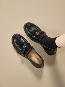 1 Pair Vintage Ruched Gold Coin Buckle Loafers Women's British Style Chunky Heel Leather Shoes Autumn Versatile Commute Slip-On Shoes - Black - View 10