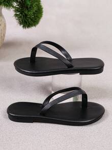 Black Solid Color Kids Flip Flop Sandals, Minimalist Thin Strap Flat Sole, Daily Indoor/Outdoor Wear, Girls Slip-On Flip Flops - Black - View 5