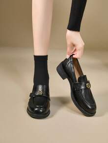 1 Pair Vintage Ruched Gold Coin Buckle Loafers Women's British Style Chunky Heel Leather Shoes Autumn Versatile Commute Slip-On Shoes - Black - View 6
