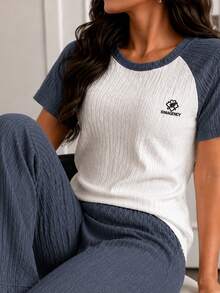 Conjunto casual de 2 piezas para mujer. Camiseta de manga corta, cuello redondo. Pantalón de pierna recta. Ajuste de cintura con resorte ligero. Sin bolsillos. Muy cómodo y transpirable. - Gris - Ver 3
