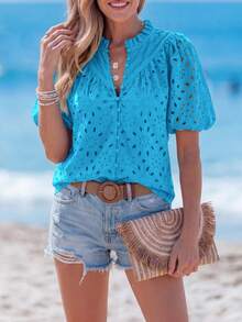 PRETTYGARDEN Women's Summer Clothes Tops Fashion Casual Short Sleeve V Neck Buttons Hollow Eyelet Lace Embroidered Blouses Shirts Festival  Beach Vacation - 湖藍色 - 查看 1