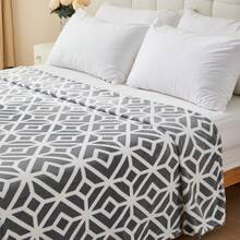 Grey And White Geometric Flannel Blanket, Soft Lightweight Microfiber Throw For Bed, Sofa And Travel, Available In 130x160cm, 160x220cm And 220x240cm - Grey - View 6