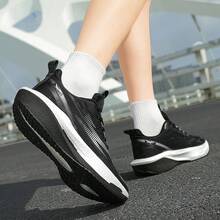Sepatu Lari Bertali Gradien Pria dan Wanita, Ideal untuk Berjalan, Berlari, dan Aktivitas di Gym - Hitam - View 3