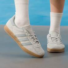 Adidas Sepatu Sneakers Low-Top Retro German Training Wanita Gazelle Terbaru - Abu-abu Hijau - View 2