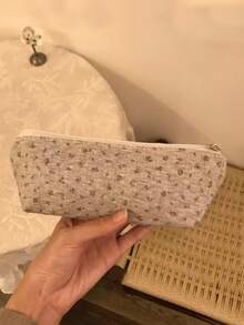 日系小眾設計 Ins 風蕾絲花卉筆袋，大容量旅行便攜手提包，女性化妝品 3D 收納包 - 淺灰色 - 查看 5