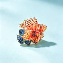 `1pc Gold Border Watercolor Lionfish Enamel Pin,Realistic Red White Stripe Marine Fish Lapel Pin,Metal Pin For Jackets Bags,Novelty Wildlife Pin Gift` - Multicolor - View 4