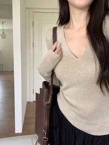 女款純色長袖針織V領套頭毛衣，修身百搭內搭上衣，秋季款 - 杏色 - 查看 3