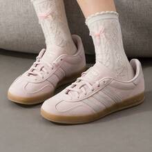 Adidas 新款運動鞋Gazelle女款復古德訓鞋低筒板鞋 - 灰粉紅色 - 查看 3