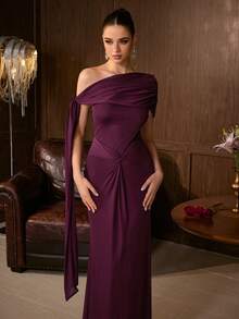 Gaun Malam Formal Panjang Pas Badan Elegan Wanita dengan Garis Leher Asimetris, Lengan Pendek Berkerut, dan Rok Pensil - Ungu Tua - View 8