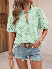 PRETTYGARDEN Women's Summer Clothes Tops Fashion Casual Short Sleeve V Neck Buttons Hollow Eyelet Lace Embroidered Blouses Shirts Festival  Beach Vacation - 淺綠色 - 查看 6