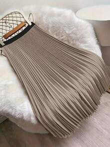Women's Spring/Summer Fashionable New Taffeta Fabric Drape Contrast Color Pleated Skirt - Brown - View 2