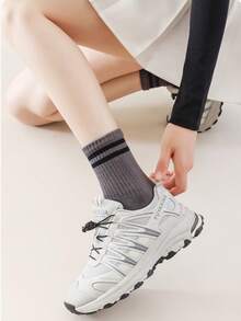 1 Pair Of Five-Toe Yoga Socks, Soft And Comfortable, Silicone Non-Slip, Mid-Calf Socks, Suitable For All Seasons, Fitness, Hiking, Rope, Yoga, Pilates - Multicolor - View 4