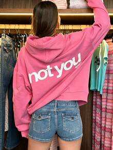 「Not You」字母藝術標語圖案女款秋季返校休閒運動衫，長袖口袋微落肩設計 - 粉色 - 查看 1