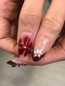 24片中長杏仁形3D凝膠美甲貼，波點與花卉設計配珍珠法式美甲，短款假指甲套組，含1片雙面背膠與1個指甲锉，適合女性與女孩日常佩戴與派對 - 彩色 - 查看 2