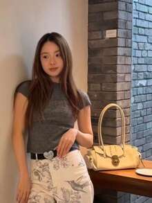 韓系小眾設計 Ins 風奶油白復古時尚法棍包 鉚釘鎖扣腋下包 高質感通勤外出日常購物百搭腋下單肩包 - 杏色 - 查看 3