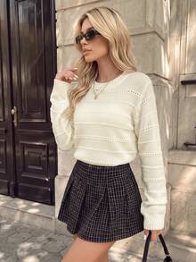 Nicenter Suéter Feminino de Outono/Inverno Branco com Tricô de Olho de Pombinha, Gola Redonda, Manga Longa, Mistura de Lã, Elegante, Aconchegante, Casual, Simples, Minimalista para Escritório, Uso Diário, Casa e Encontros - Branco - Visão 3